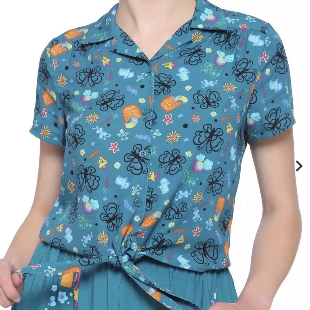Disney Hot Topic Encanto Cartoon Cropped Blouse Plus Size 1 Tie-Front Button-Up